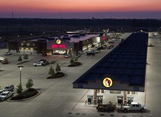 buc-ee's in katy, tx at night