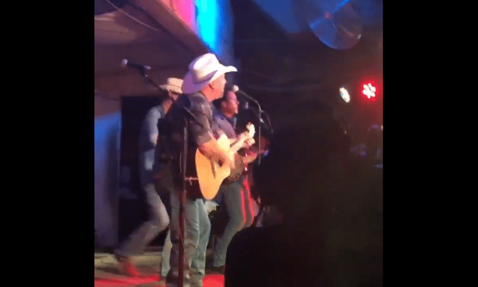 garth brooks at gruene hall