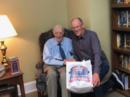tom grieve of texas rangers fame visits 106 year old veteran for birthday
