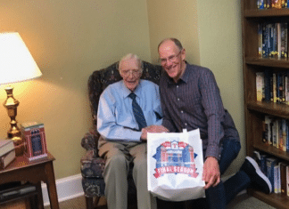 tom grieve of texas rangers fame visits 106 year old veteran for birthday