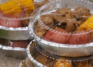 Dez Bryant Gave Out 500 Free Meals in the Dallas Area Over Memorial Day Weekend free meals from spivey's bistro given by dez bryant