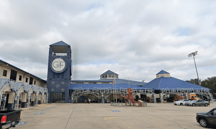 Mattress Mack opens Houston furniture stores to hundreds without