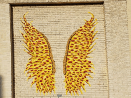 garland pizza wings mural