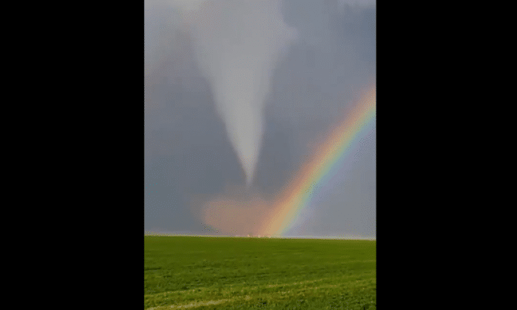 Video A Rainbow And Tornado Appeared Simultaneously In A Rare Phenomenon In Texas Texas Is Life