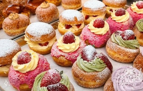 Cream Bunny Bakery Cafe Opens in Downtown Denton, Serving Cream Croissants and Gourmet Donuts
